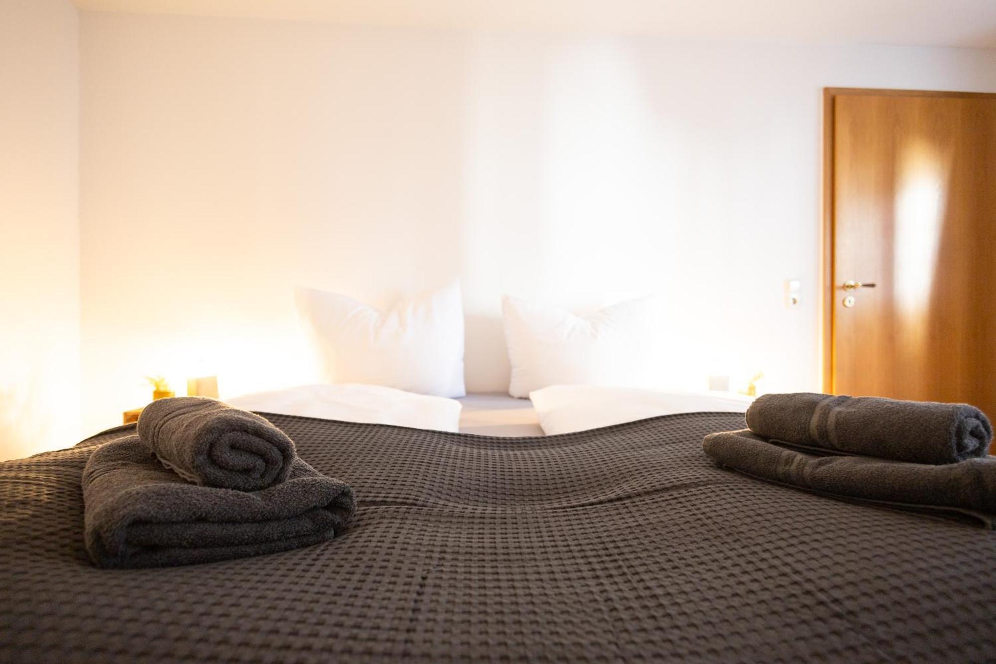 Ko-Living Space An Der Oper - Street Art Design Apartments ハレ エクステリア 写真